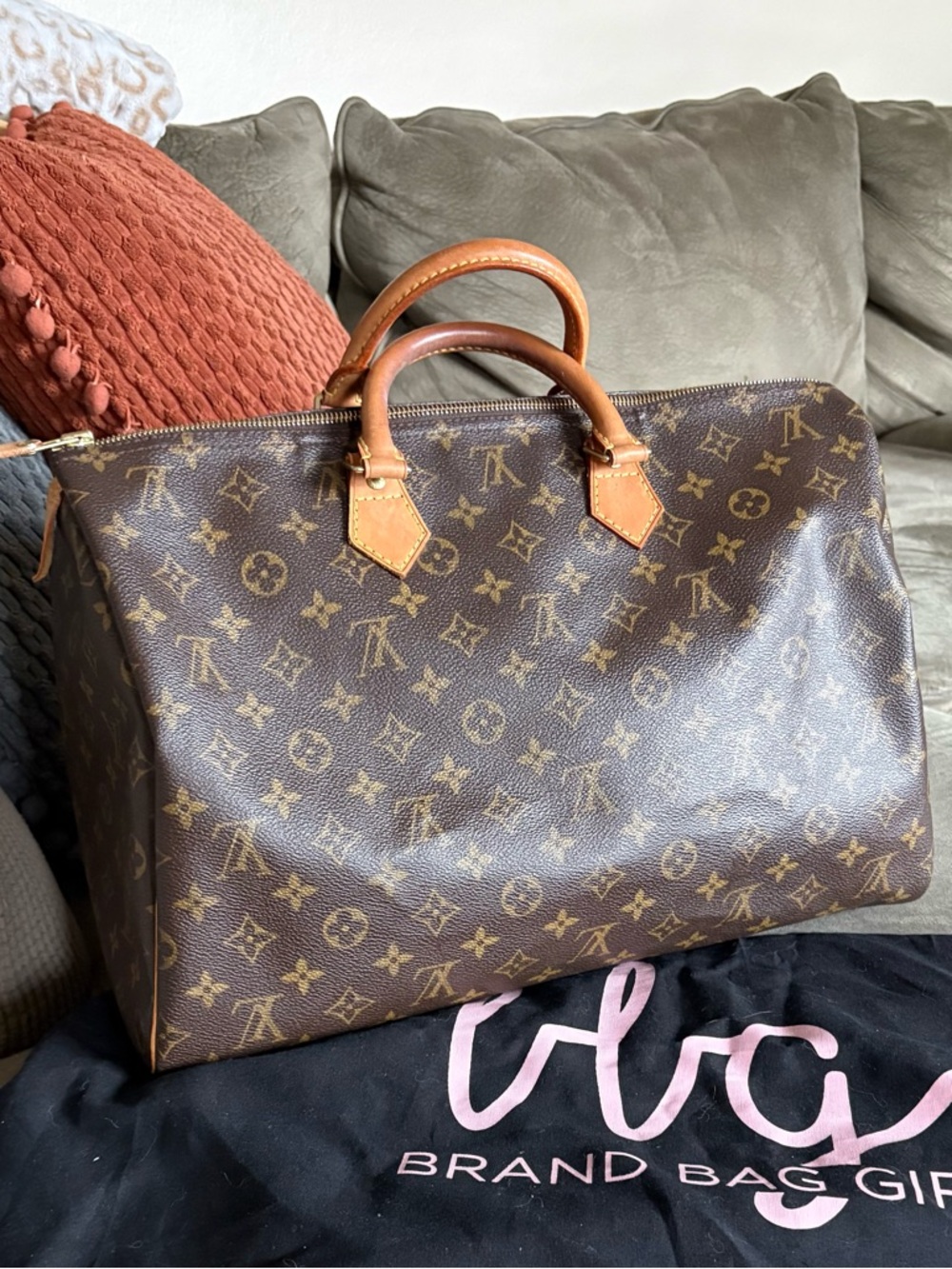 Louis Vuitton Brown Monogram Speedy 40 in VGUC.